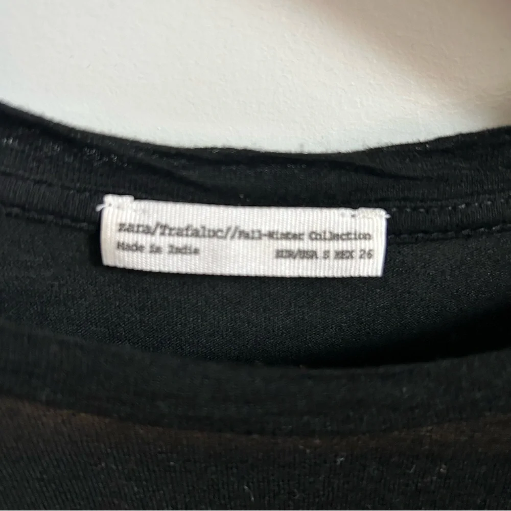 Zara Black Long Sleeve Tee - Picture 2 of 4